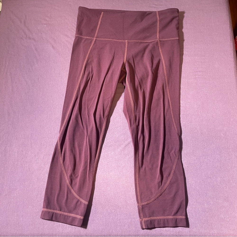 Athleta 18" High Waisted Capri Leggings in Red with Detail Seams - Size Small